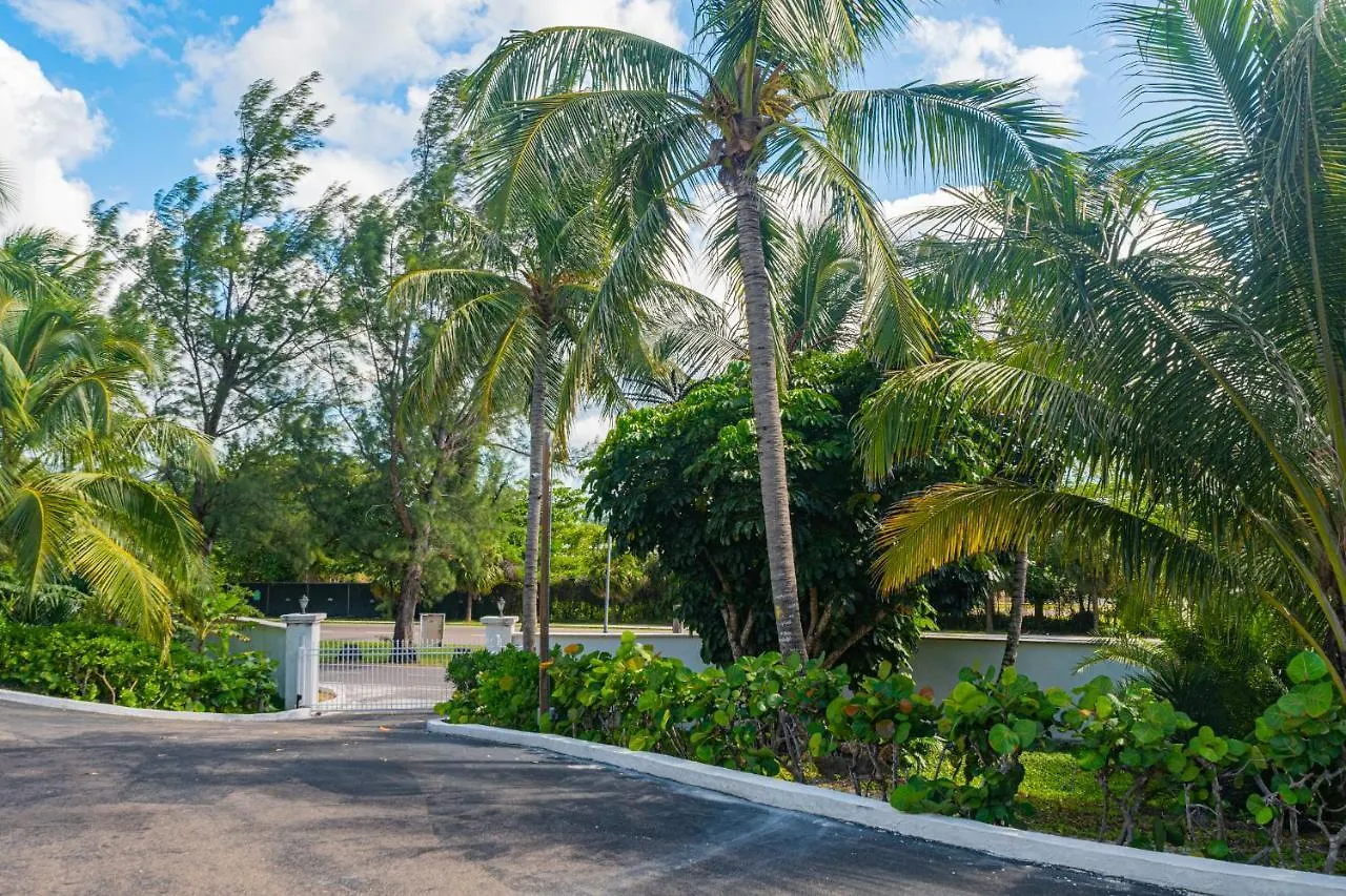 Studio 7 - Oceanfront Apartment Nassau Bahamas