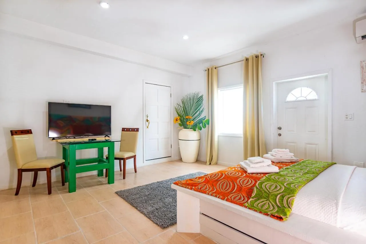 Studio 7 - Oceanfront Apartment Nassau Bahamas