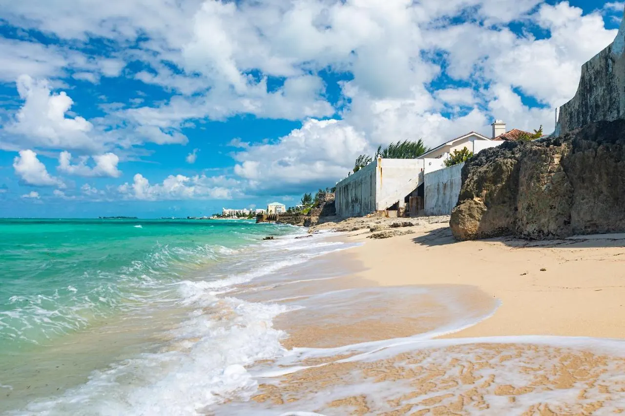Studio 7 - Oceanfront Apartment Nassau