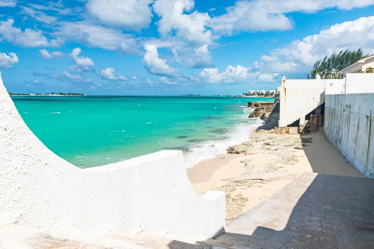 Studio 7 - Oceanfront Apartment Nassau